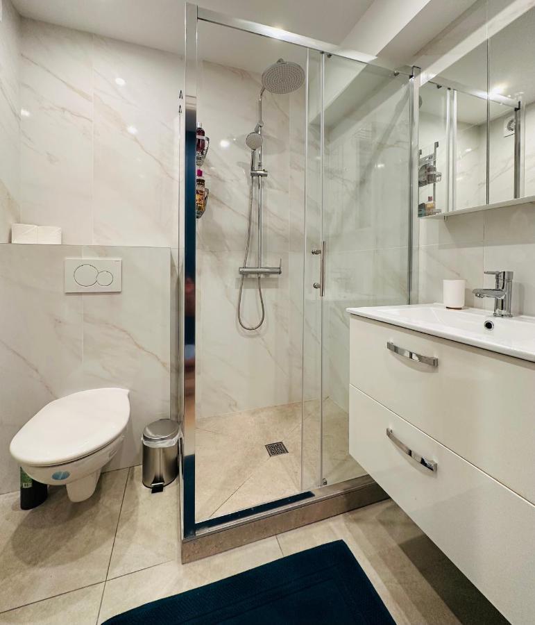 The Nice - 3 Rooms, 3Air Cond, 3Tv, 3Fans, 2 Wc, Wifi Everywhere 5Min Aeroport, Train, Beach, 1Min Tram, 15 Min Centre, Port, Parking Possible Luaran gambar